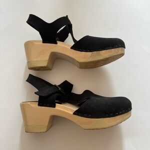 Sven Original black t-strap clogs 37